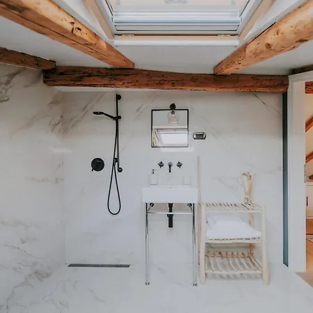 Luxury Seafront Palazzo روفينج