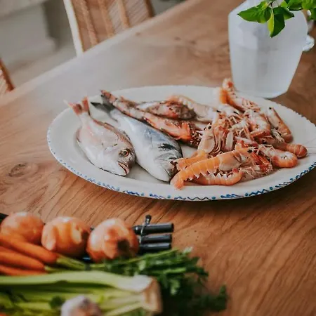 Luxury Seafront Palazzo روفينج