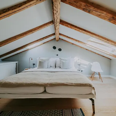 Luxury Seafront Palazzo Feriehus