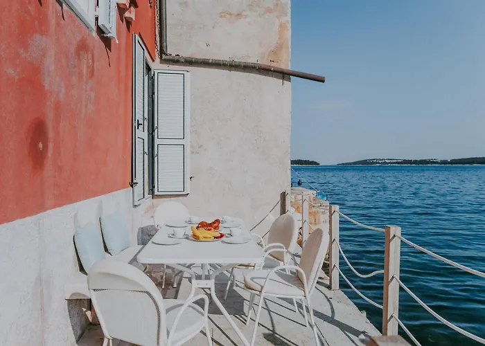 Feriehus Luxury Seafront Palazzo